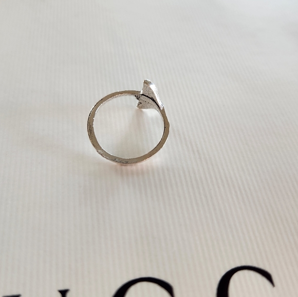 🔷️ Sterling Silver Wing Pattern Statement Ring Size 6 - Picture 2 of 2